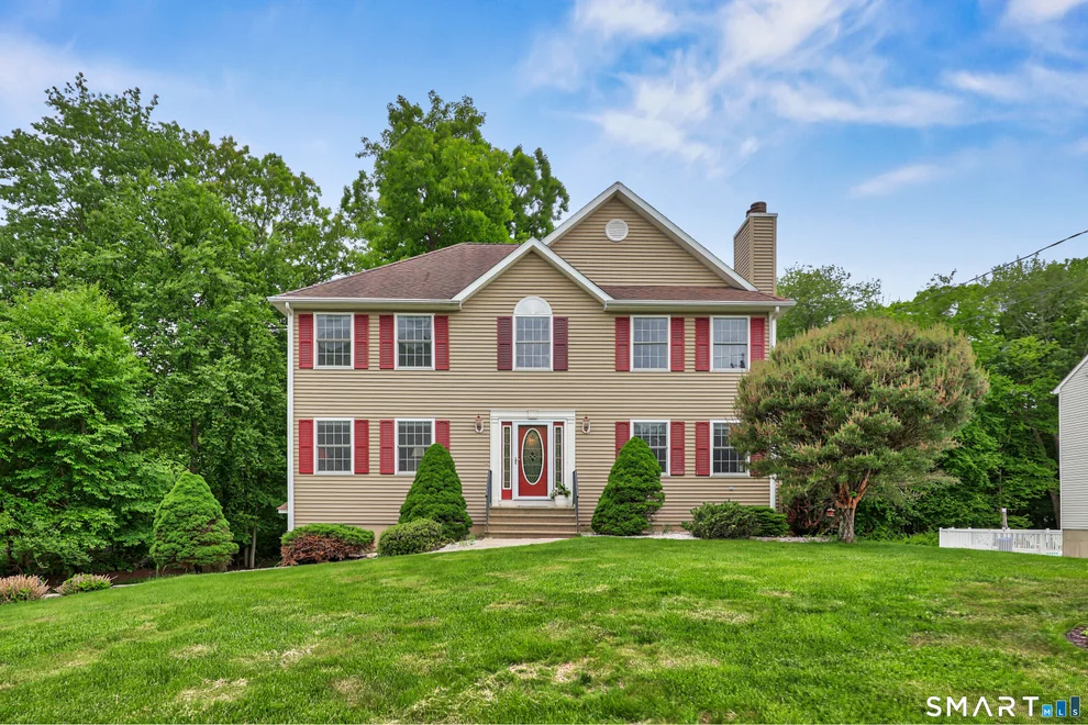 Unit for sale at 30 Bridle Trail Drive, Naugatuck, CT 06770