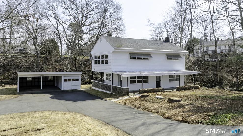 Unit for sale at 101 Old Norwich Road, Waterford, CT 06375