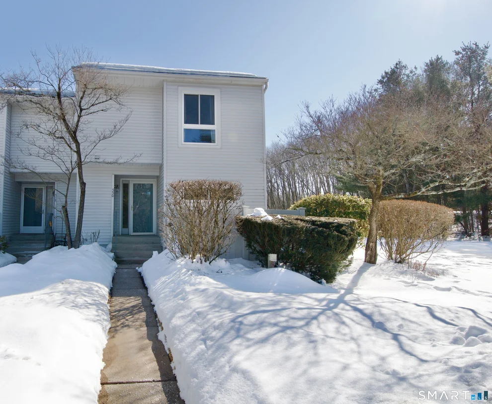 Unit for sale at 550 Oak Avenue, Cheshire, CT 06410