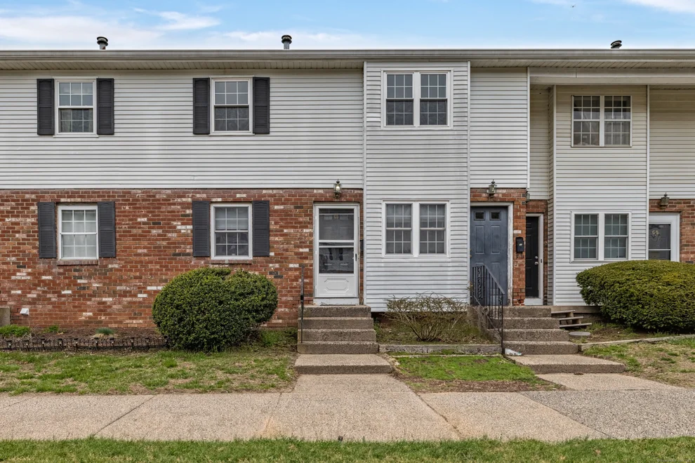 Unit for sale at 5 Georgetown, Enfield, CT 06082