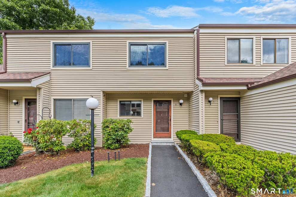 Unit for sale at 33 Deer Run, Bethel, CT 06801