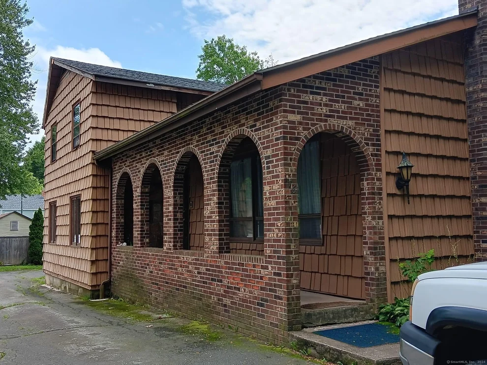 Unit for sale at 176 Hubbard Road, Hartford, CT 06114