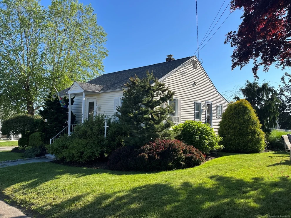 Unit for sale at 25 South Parkway, Clinton, CT 06413