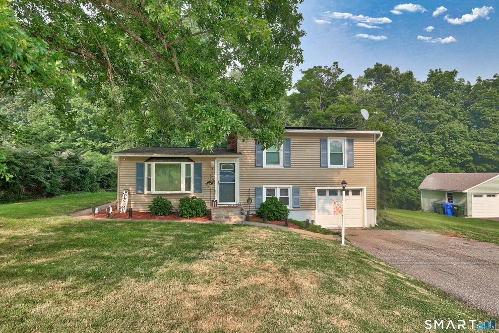 Unit for sale at 98 Edgewood Avenue, Thomaston, CT 06787