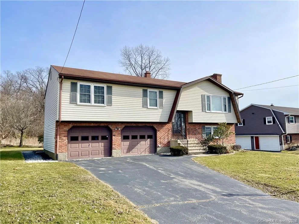 Unit for sale at 755 Oronoke Road, Waterbury, CT 06708