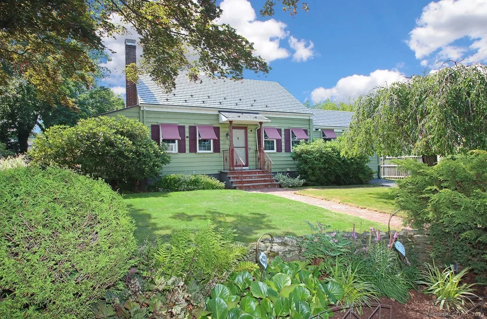 Unit for sale at 33 Vineyard Road, North Haven, CT 06473