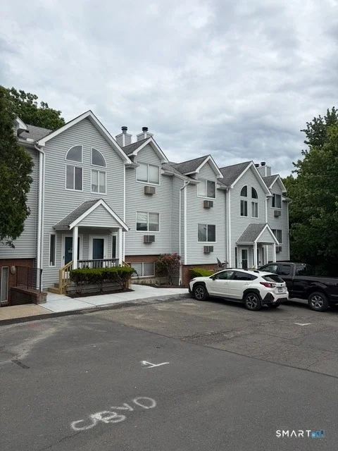 Unit for sale at 925 Oronoke Road, Waterbury, CT 06708