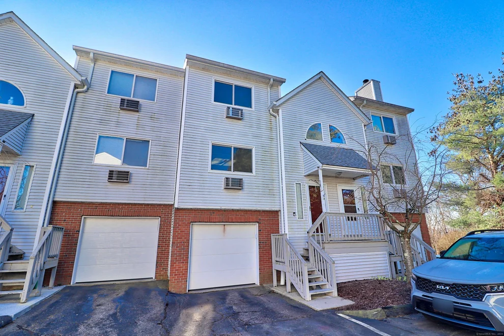 Unit for sale at 925 Oronoke Road, Waterbury, CT 06708