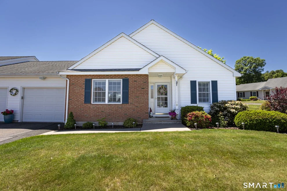 Unit for sale at 19 Oakview Place, Vernon, CT 06066