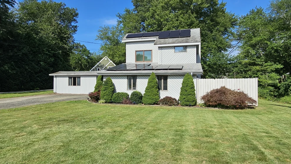 Unit for sale at 10 Herster Drive, East Lyme, CT 06357