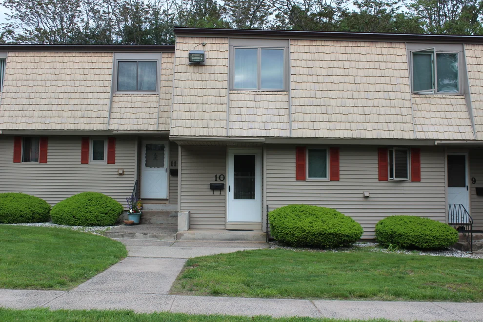 Unit for sale at 10 Locust Circle, Rocky Hill, CT 06067