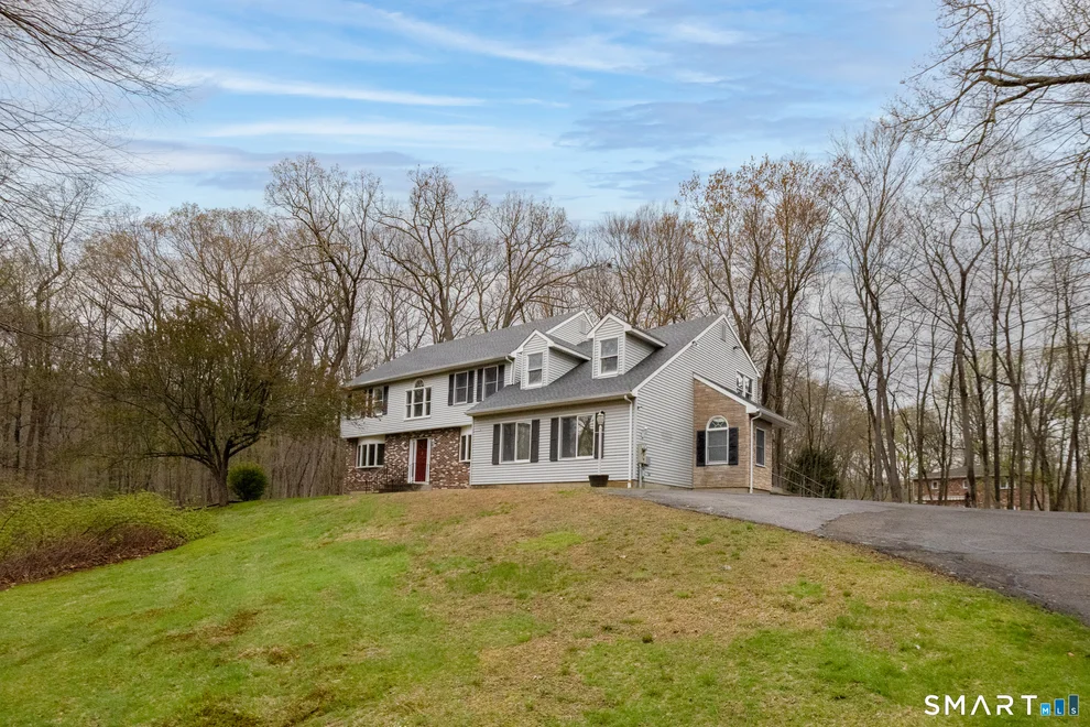 Unit for sale at 90 Fenn Road, Middlebury, CT 06762