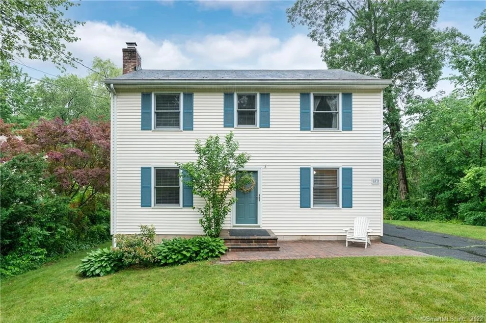 Unit for sale at 7 Oakland Avenue, Farmington, CT 06032