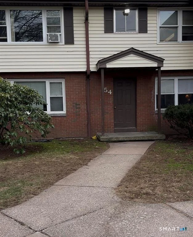 Unit for sale at 154 Park Street, Manchester, CT 06040
