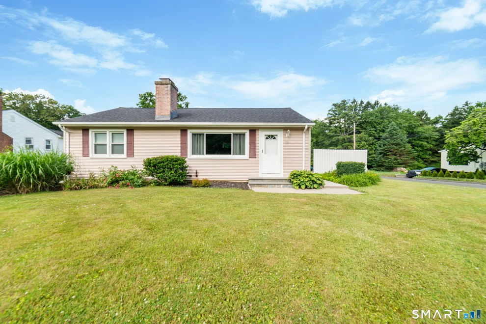 Unit for sale at 15 Evergreen Drive, Southbury, CT 06488