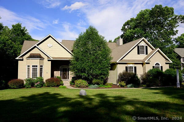 Unit for sale at 40 Stonefield Road, Woodbury, CT 06798