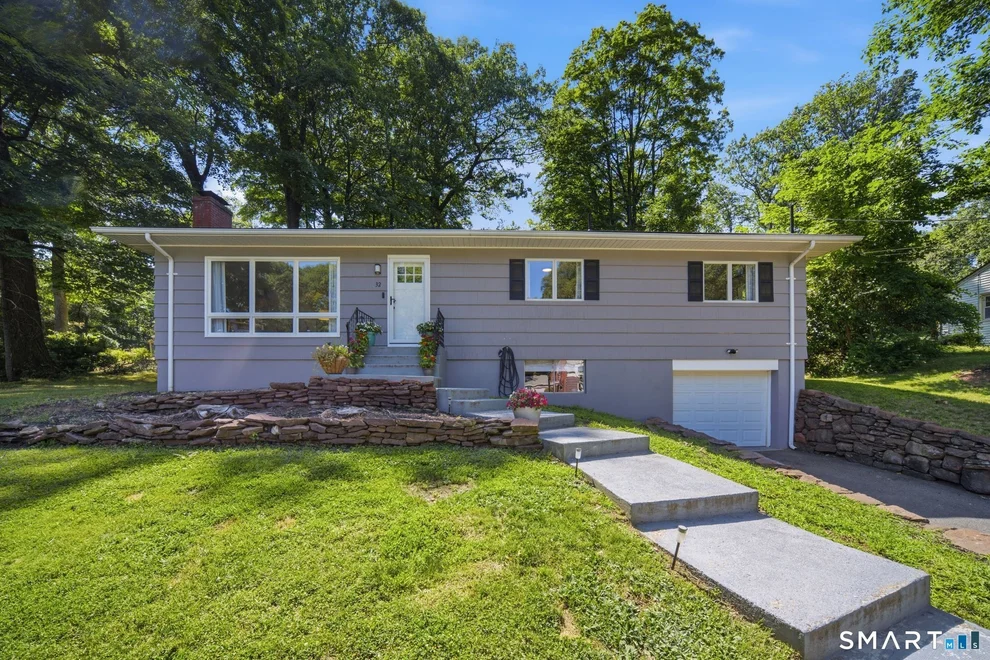 Unit for sale at 32 Fairview Drive, Farmington, CT 06032