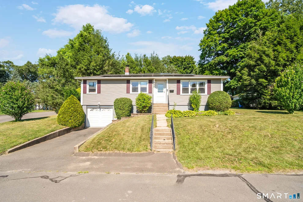 Unit for sale at 154 Parklawn Drive, Waterbury, CT 06708