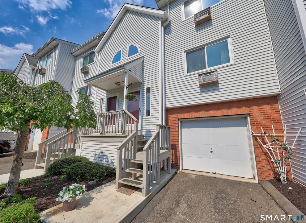 Unit for sale at 925 Oronoke Road, Waterbury, CT 06708