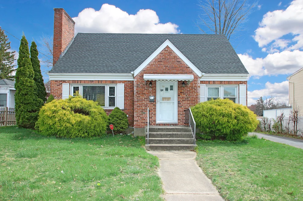 Unit for sale at 61 Yale Street, Hartford, CT 06114