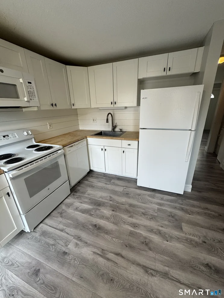 Unit for sale at 239 Old Farms Road, Avon, CT 06001