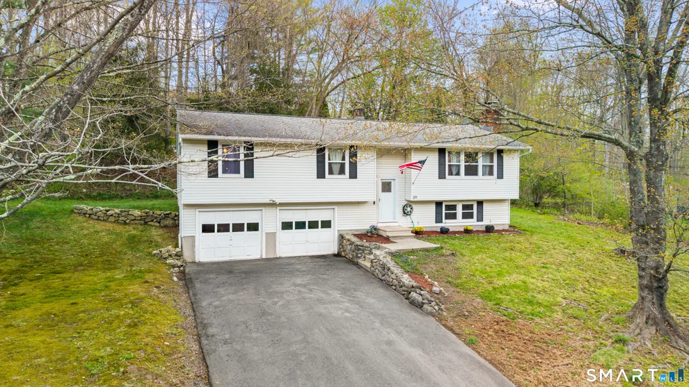 Unit for sale at 271 Shadduck Road, Middlebury, CT 06762