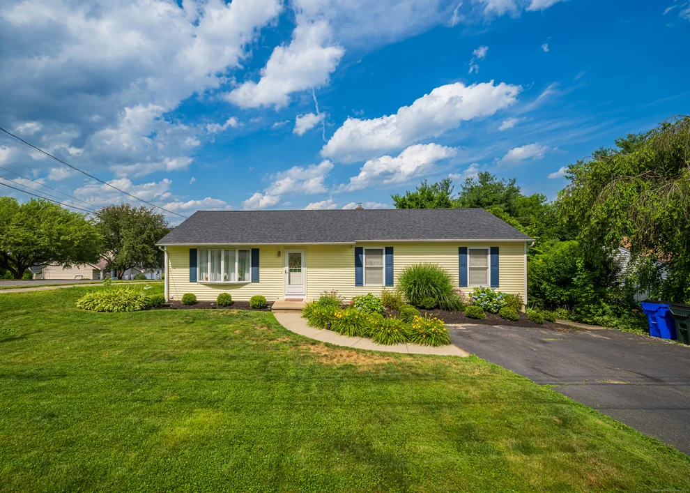 Unit for sale at 106 Belden Street, Watertown, CT 06795