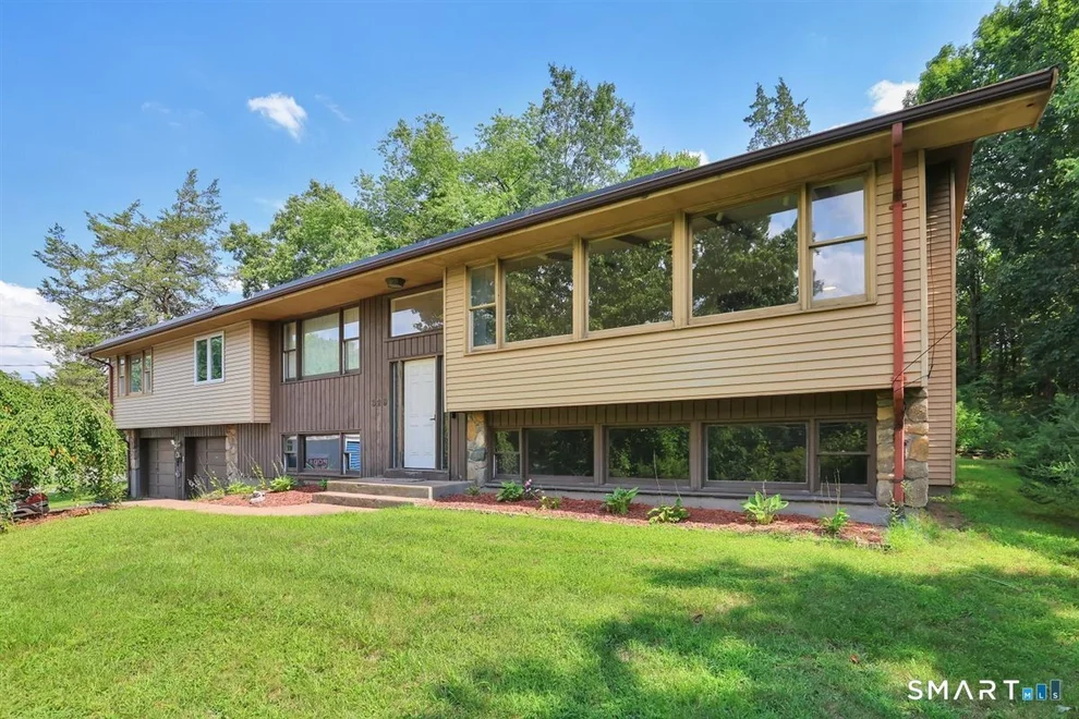 Unit for sale at 329 Kennedy Road, Manchester, CT 06042