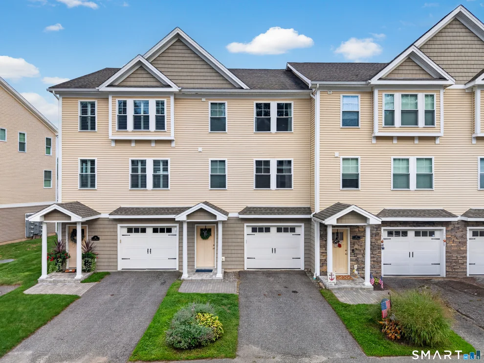 Unit for sale at 26 Village Crossing, East Lyme, CT 06357