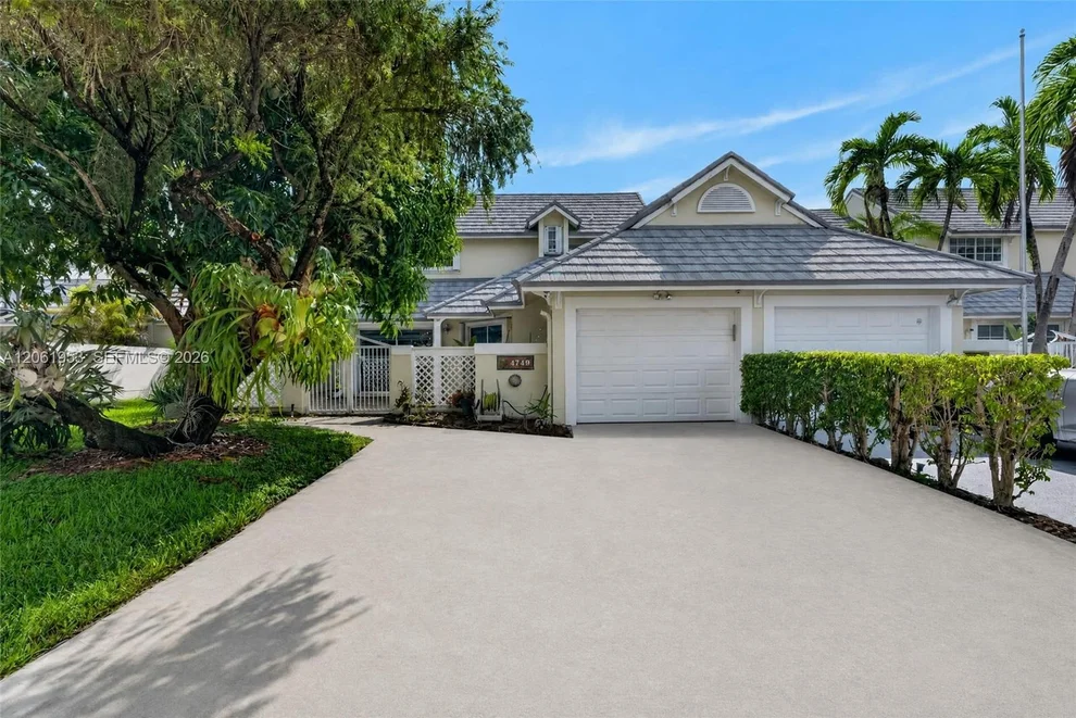 Unit for sale at 4749 NW 98th Pl, Doral, FL 33178