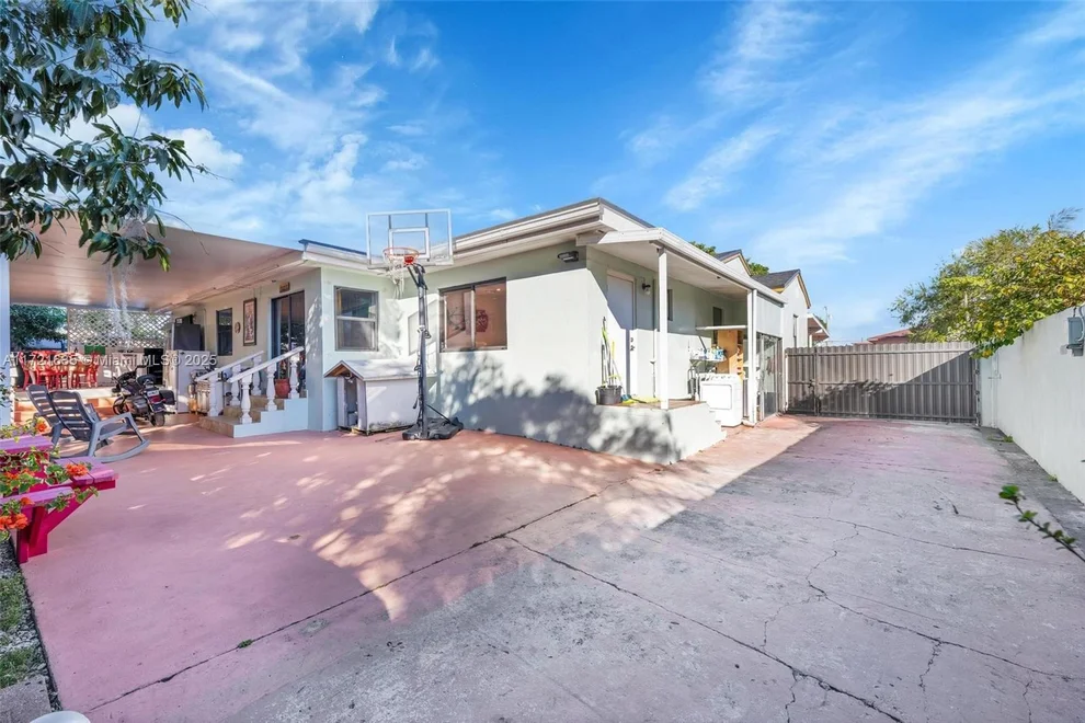 Unit for sale at 462 E 39th St, Hialeah, FL 33013