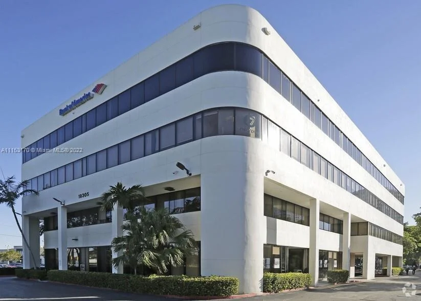 Unit for sale at 18305 Biscayne Blvd, Aventura, FL 33160
