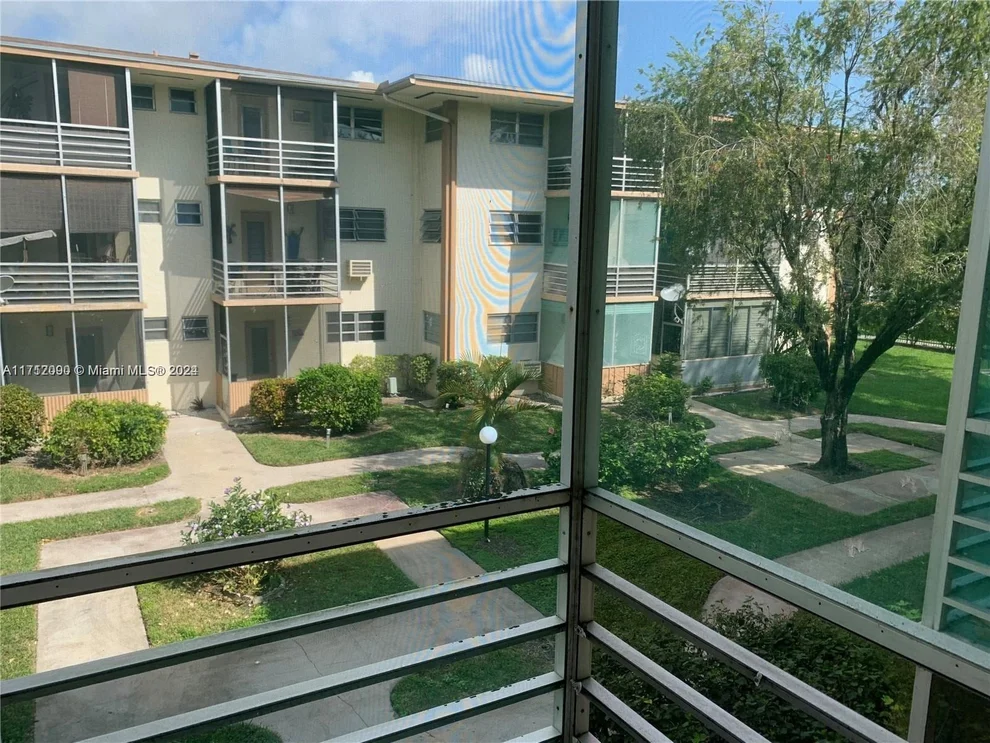 Unit for sale at 1395 NE 167th St, Miami, FL 33162