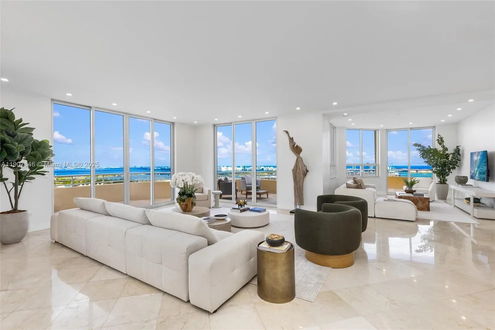 Unit for sale at 808 Brickell Key Dr, Miami, FL 33131