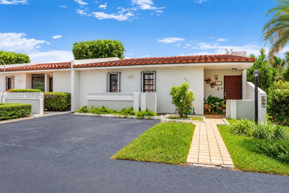 Unit for sale at 621 SW 93rd Ct, Miami, FL 33174