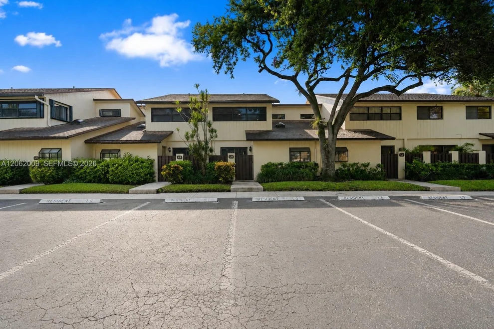 Unit for sale at 7640 NW 79th Ave, Tamarac, FL 33321