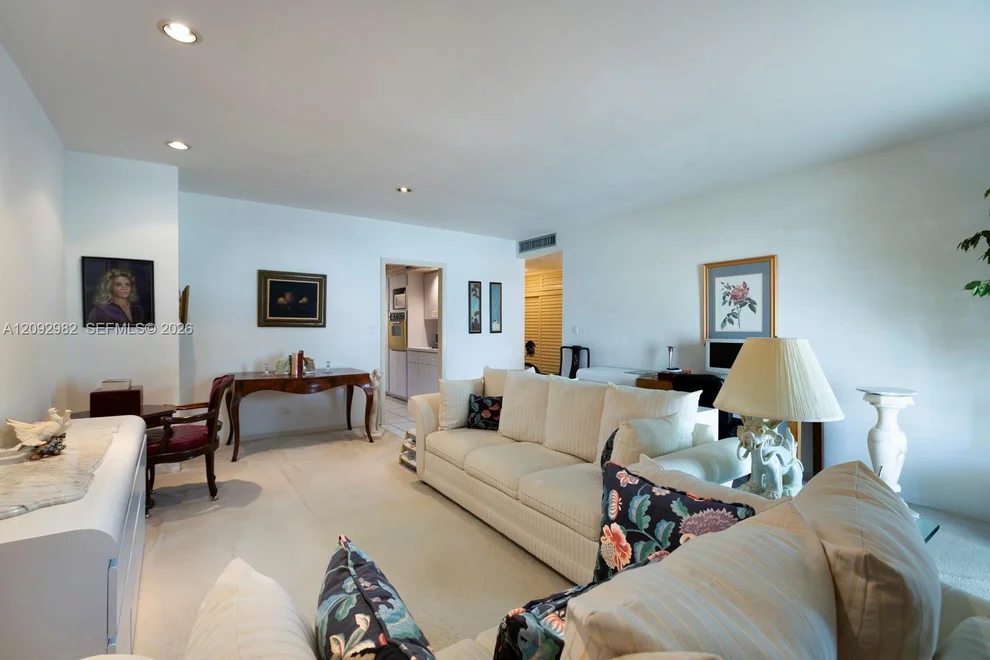 Unit for sale at 1408 Brickell Bay Dr, Miami, FL 33131