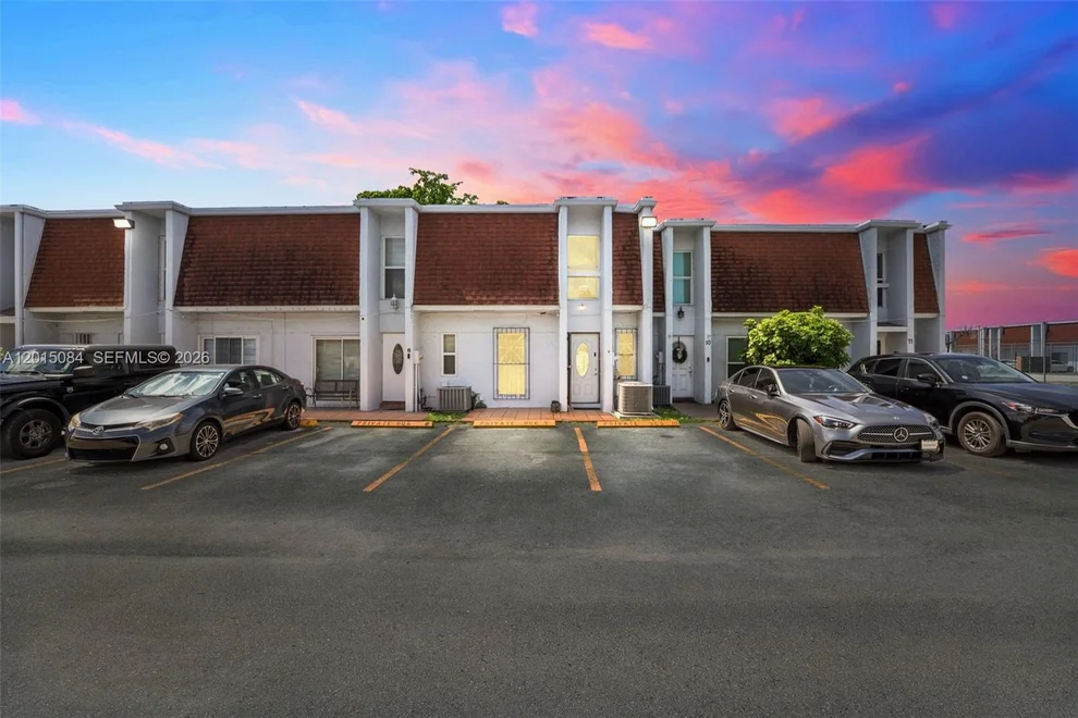 Unit for sale at 606 NW 107th Ave, Miami, FL 33172