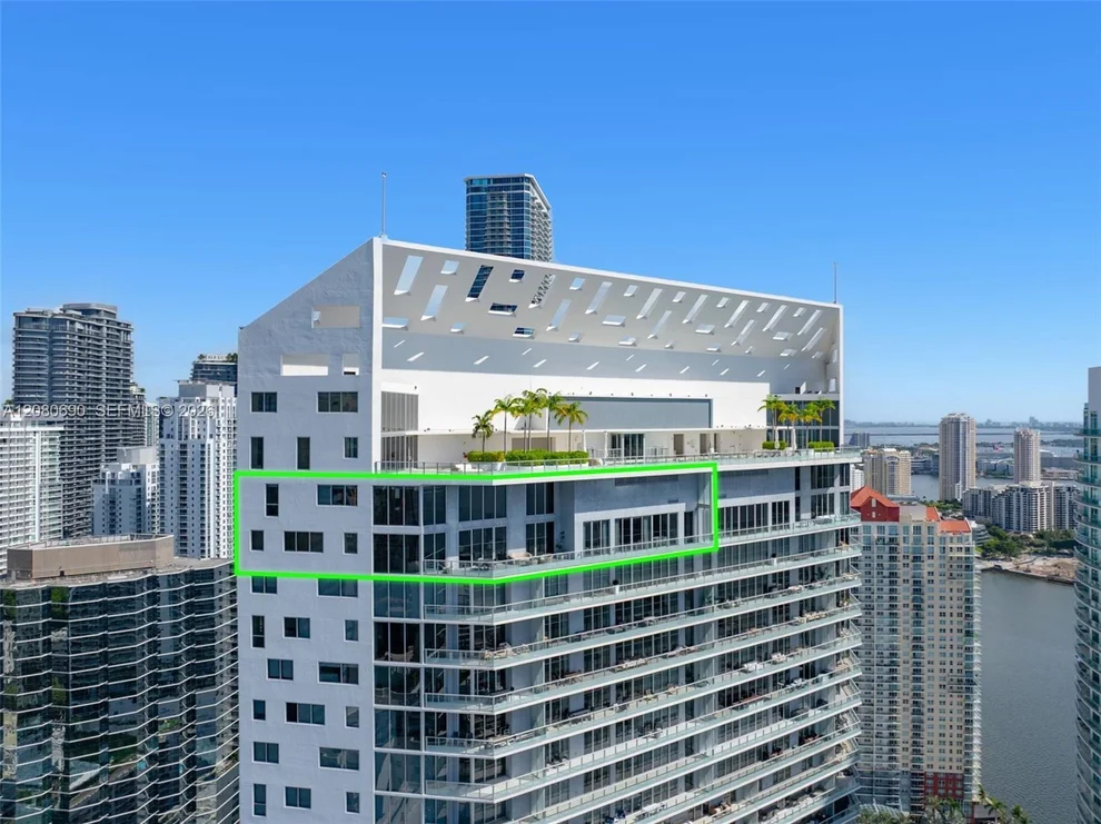 Unit for sale at 1300 Brickell Bay Dr, Miami, FL 33131