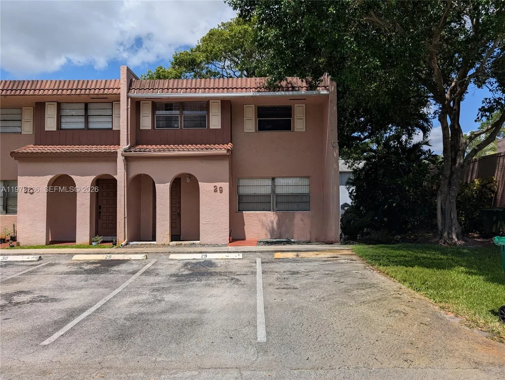 Unit for sale at 29 Seville Cir, Davie, FL 33324