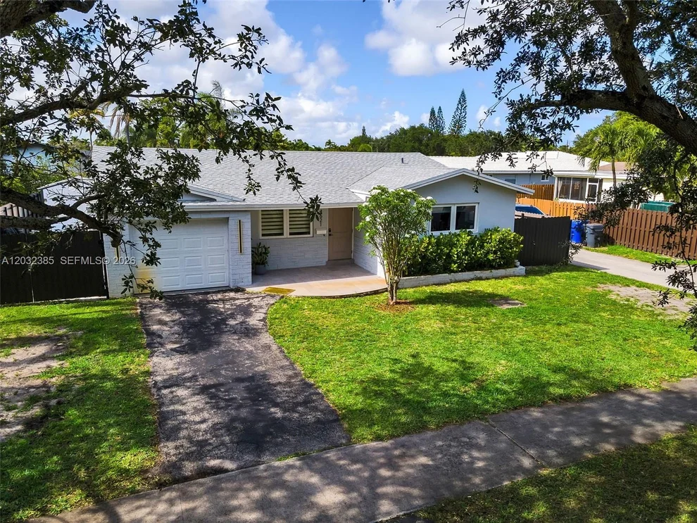 Unit for sale at 4621 Johnson St, Hollywood, FL 33021
