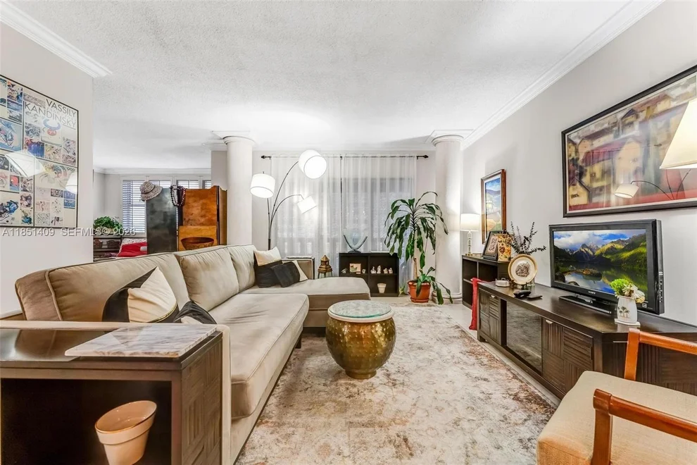 Unit for sale at 4330 Hillcrest Dr, Hollywood, FL 33021