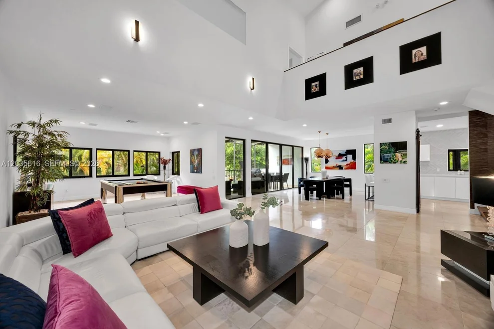 Unit for sale at 2000 S Bayshore Dr, Miami, FL 33133