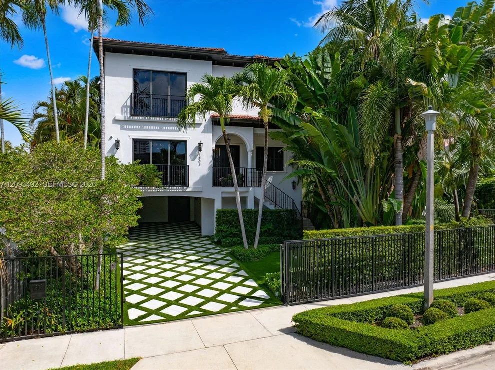 Unit for sale at 1803 S Bayshore Ln, Miami, FL 33133