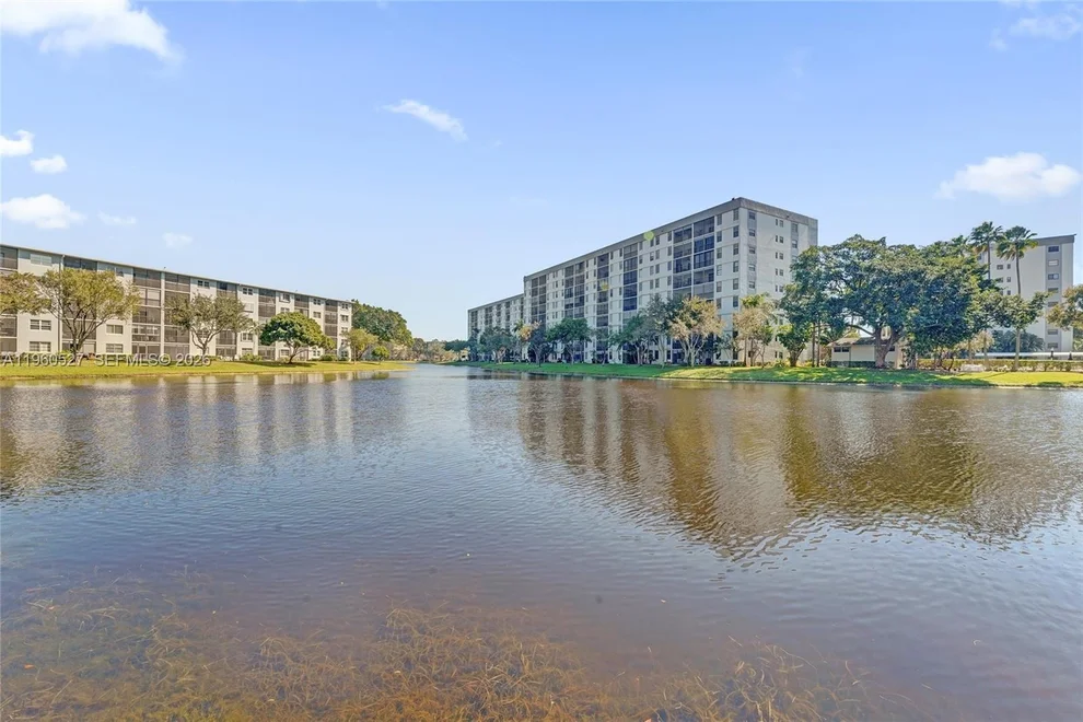 Unit for sale at 2228 N Cypress Bend Dr, Pompano Beach, FL 33069