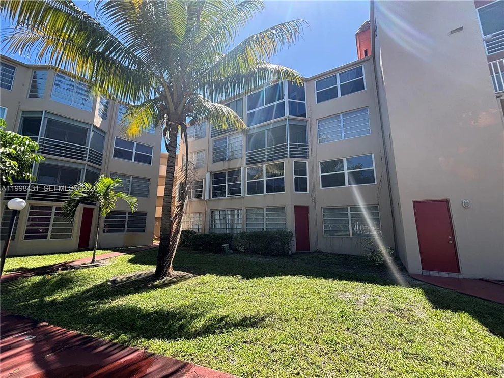 Unit for sale at 1501 NE 191st St, Miami, FL 33179