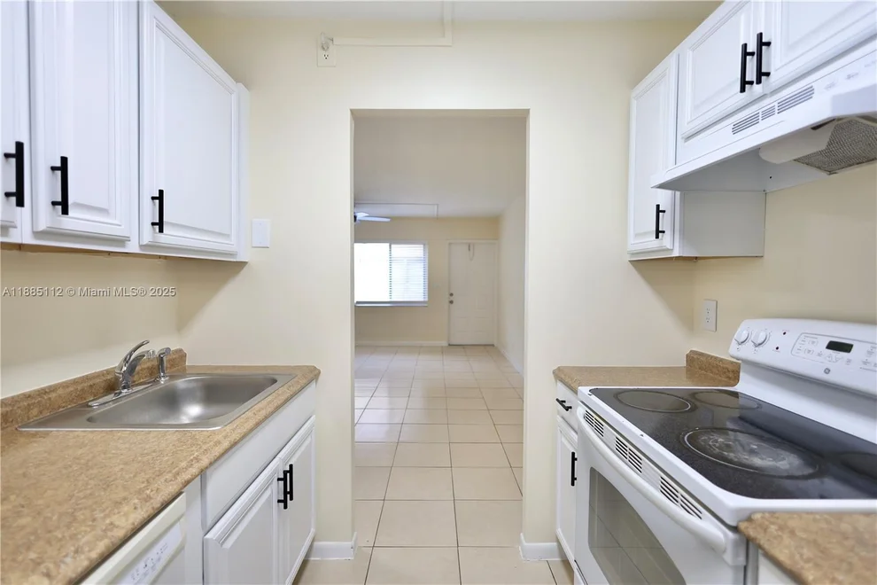Unit for sale at 10016 Twin Lakes Dr, Coral Springs, FL 33071