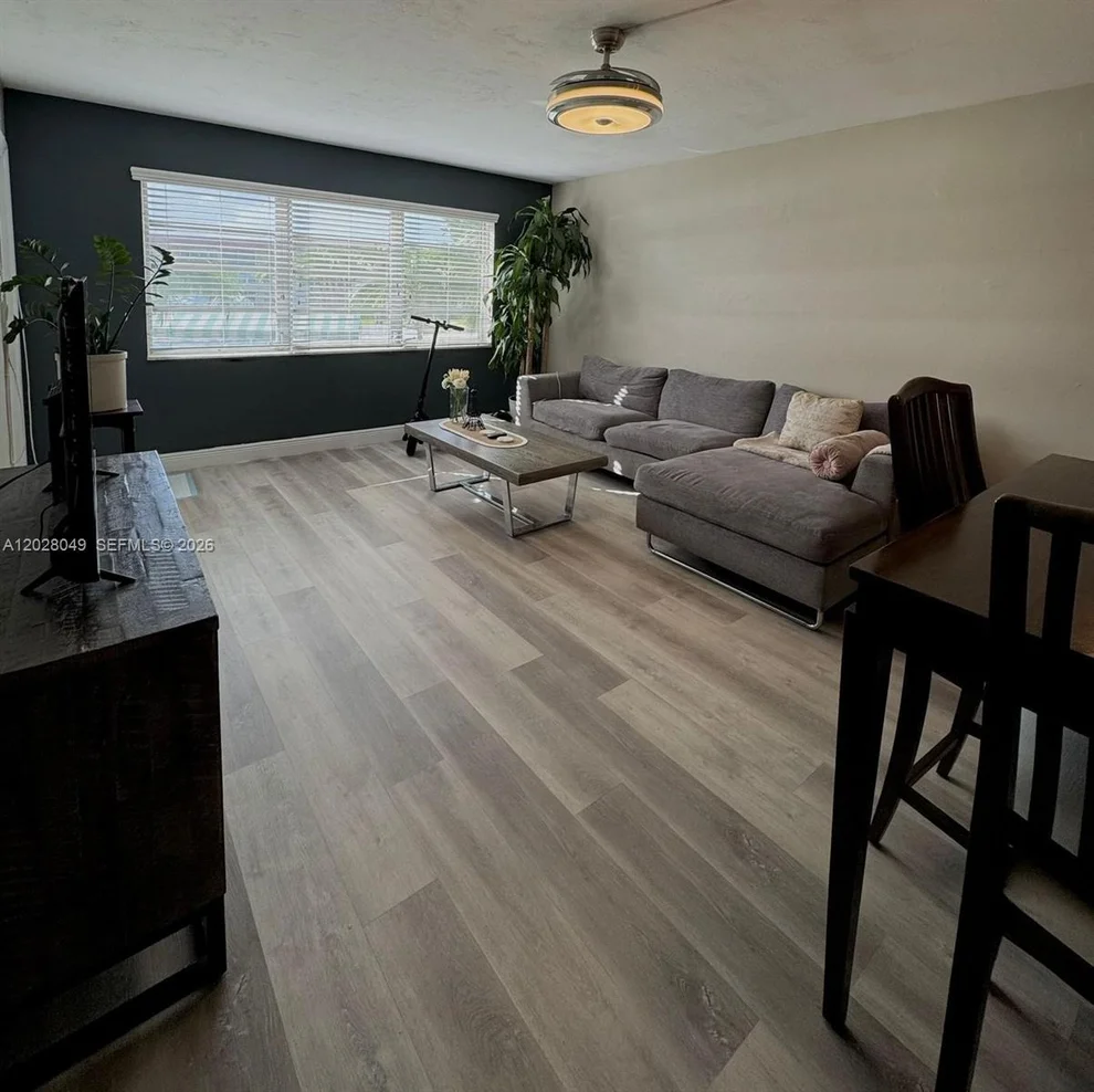 Unit for sale at 1530 NE 191st St, Miami, FL 33179