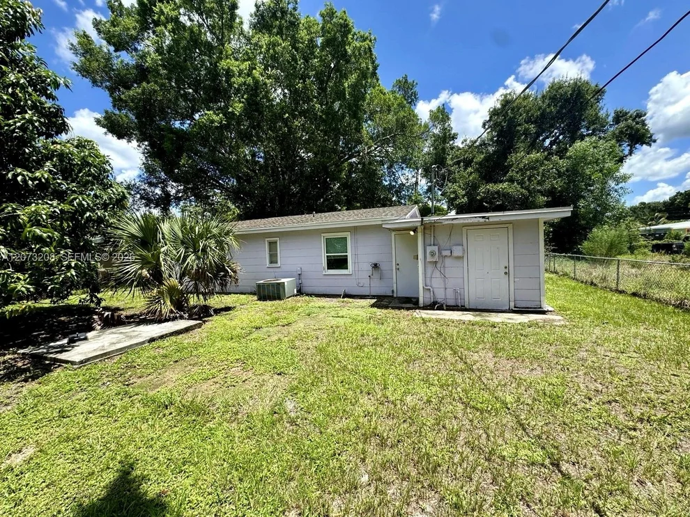 Unit for sale at 346 Muskegon Ave, Fort Myers, FL 33905