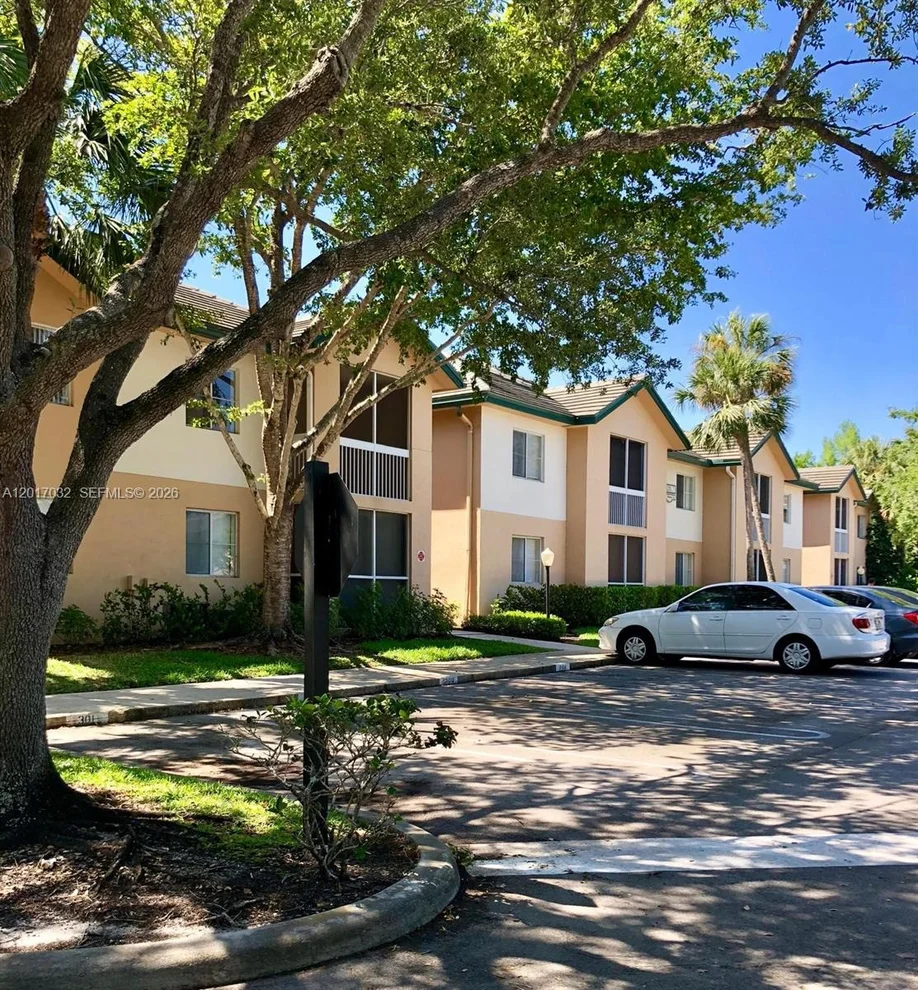 Unit for sale at 9855 Westview Dr, Coral Springs, FL 33076